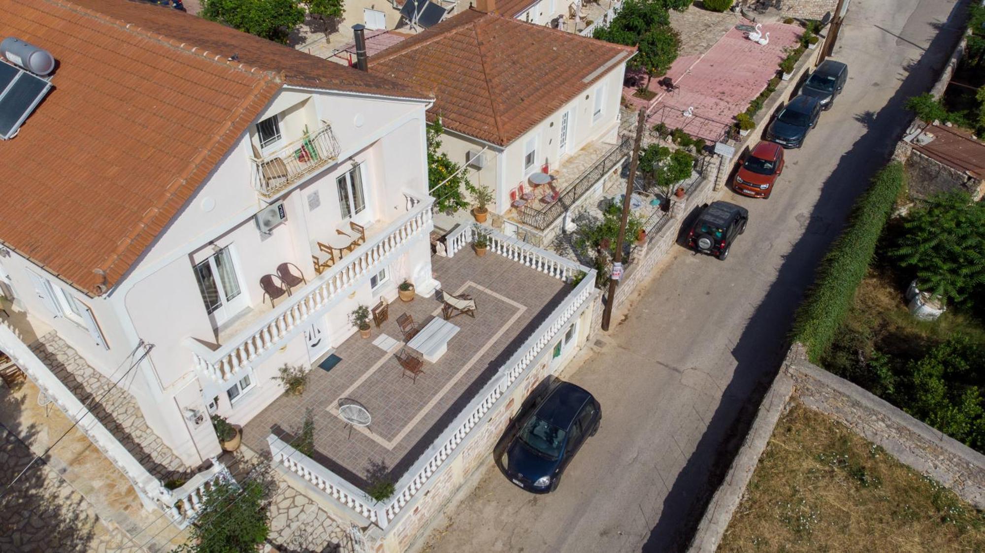 Koukouapartments & Suites Ваті Екстер'єр фото